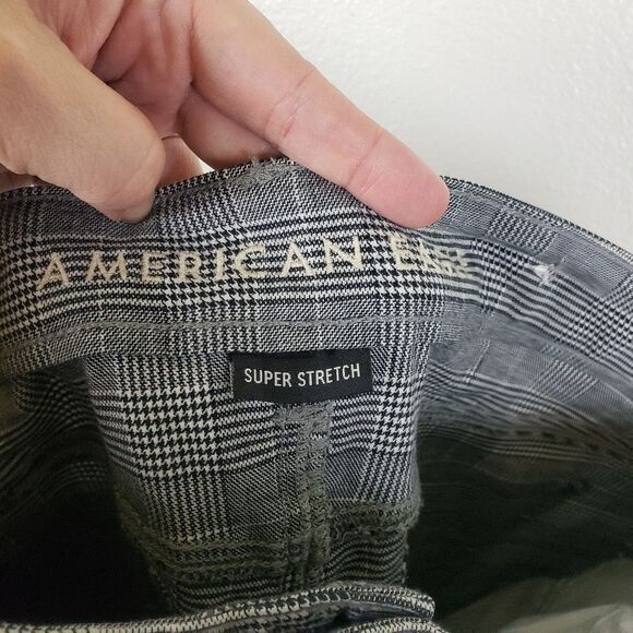 Women's American Eagle Grey Plaid Stretchy Ankle Cropped Pants Size 10R - Picture 2 of 12